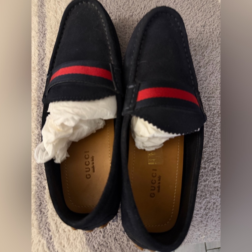 Gucci womens Navy Suede Loafers with Red Stripe size 6.5